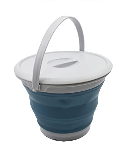 AMMART 8,5 l zusammenklappbarer Plastikeimer mit Deckel – Faltbare runde Wanne mit Deckel – tragbarer Wassereimer zum Angeln – platzsparender Outdoor-Wassertopf. Größe 31cm Durchmesser